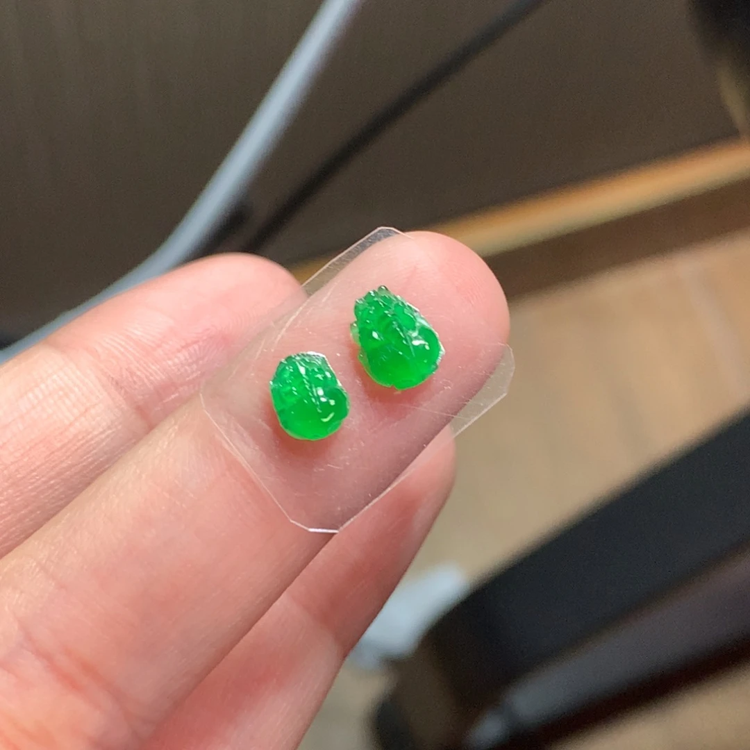 翡翠未镶嵌颈饰正阳绿貔貅