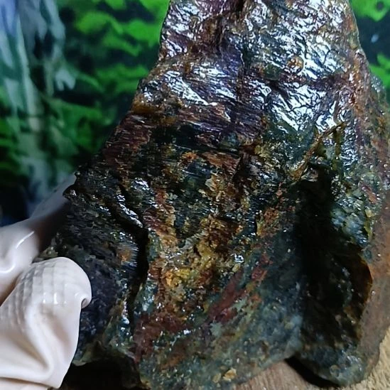 晴***里蛇纹石玉未镶嵌珠宝奇石
