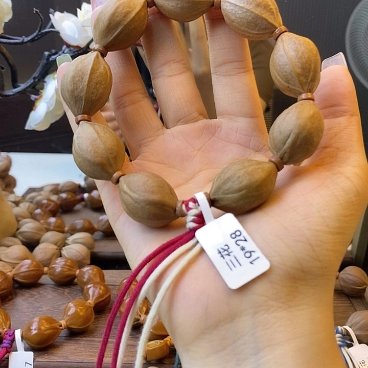 小***城吊坠橄榄核梅林铁核