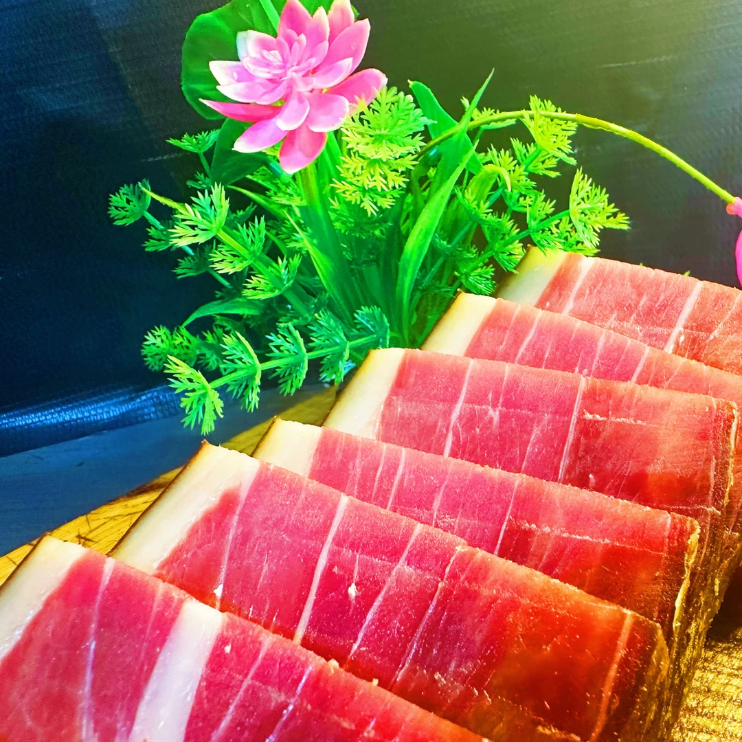 云南临沧农家跑山猪火腿    2年以上自然发酵  传统手工腌制