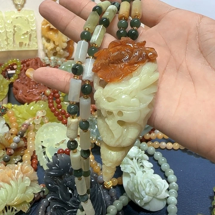未镶嵌蛇纹石玉吊坠