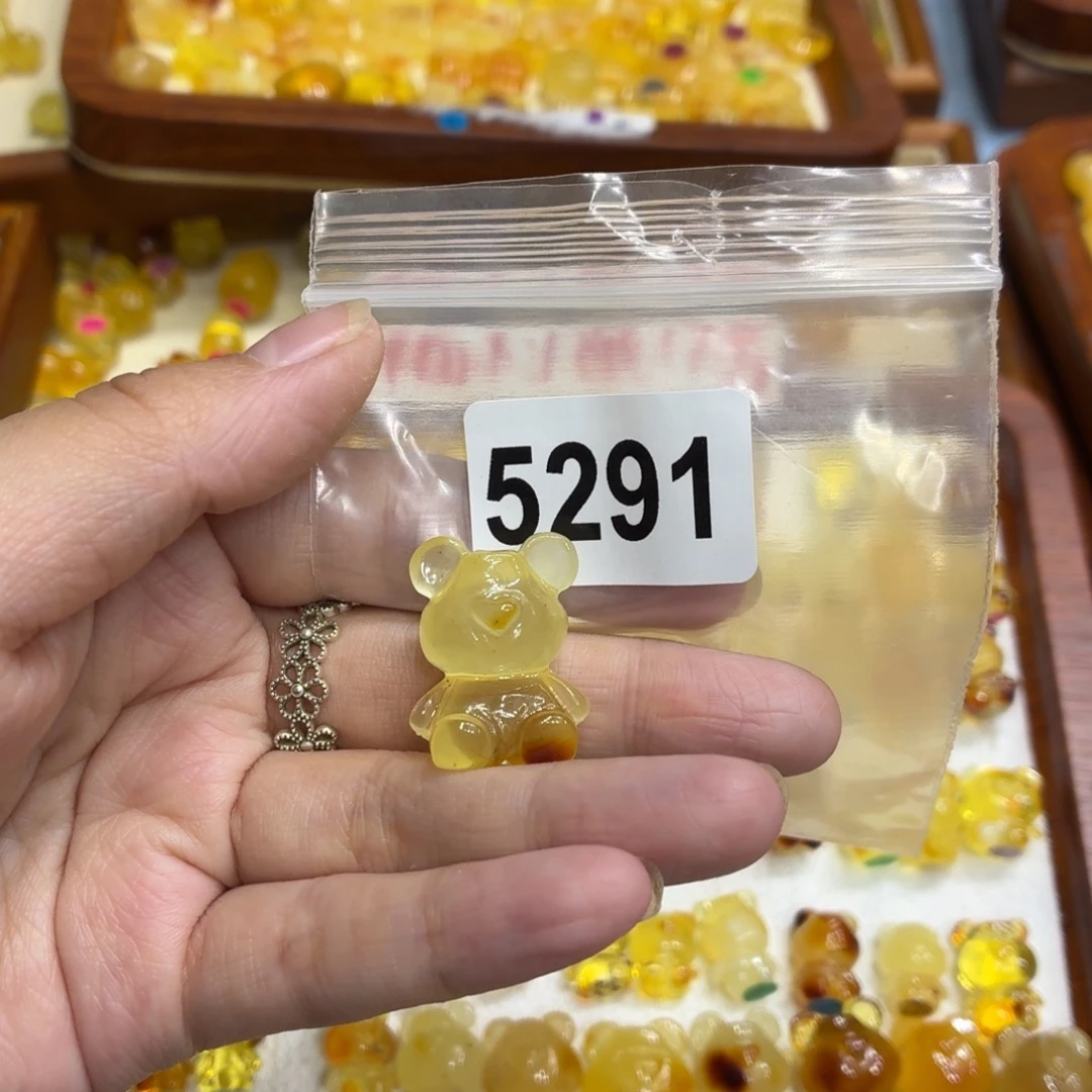 琥珀未镶嵌颈饰我