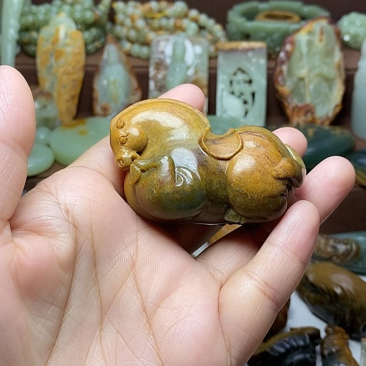匠***）颈饰未镶嵌岫岩河磨玉（透闪石质玉）