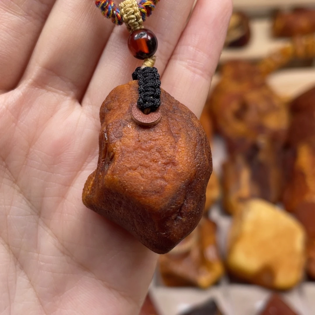 未镶嵌琥珀珠宝奇石