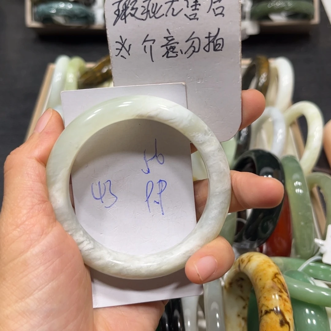 蛇纹石玉未镶嵌手镯