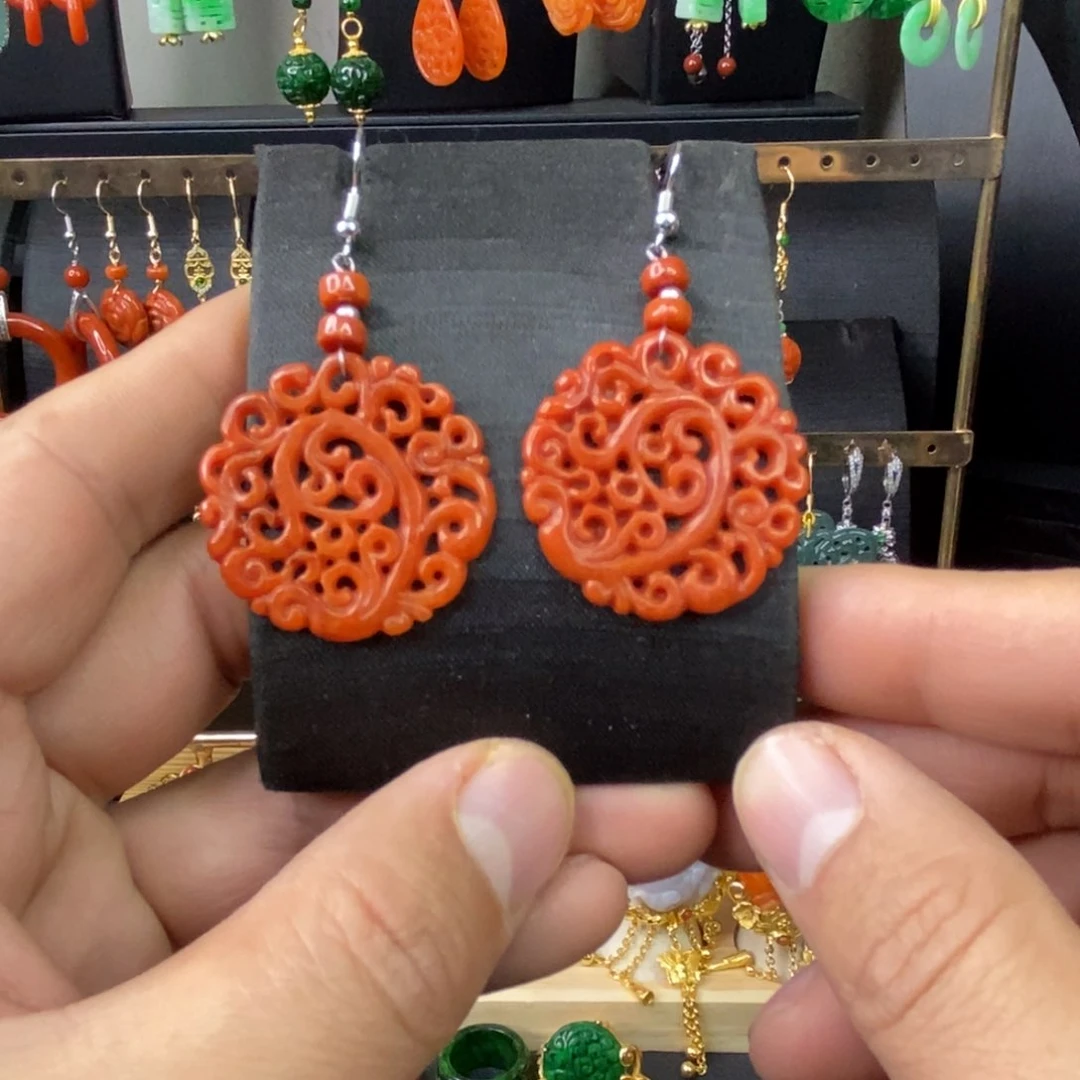 颈饰未镶嵌翡翠耳饰