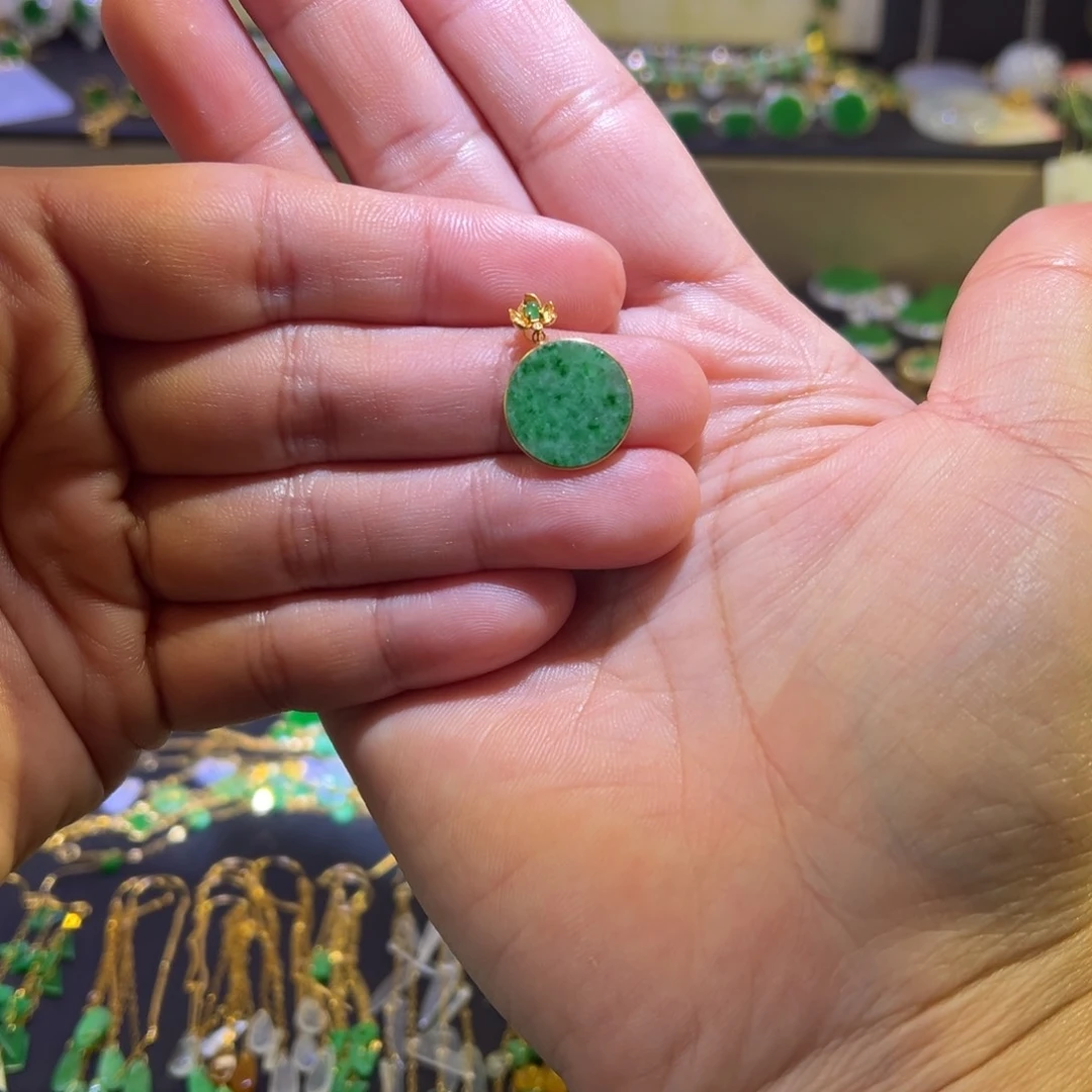 颈饰18K金镶嵌翡翠支持复检，缅料