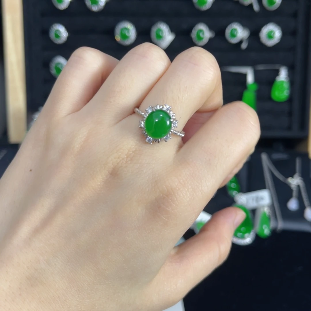 翡翠戒指银S925镶嵌翡翠戒指