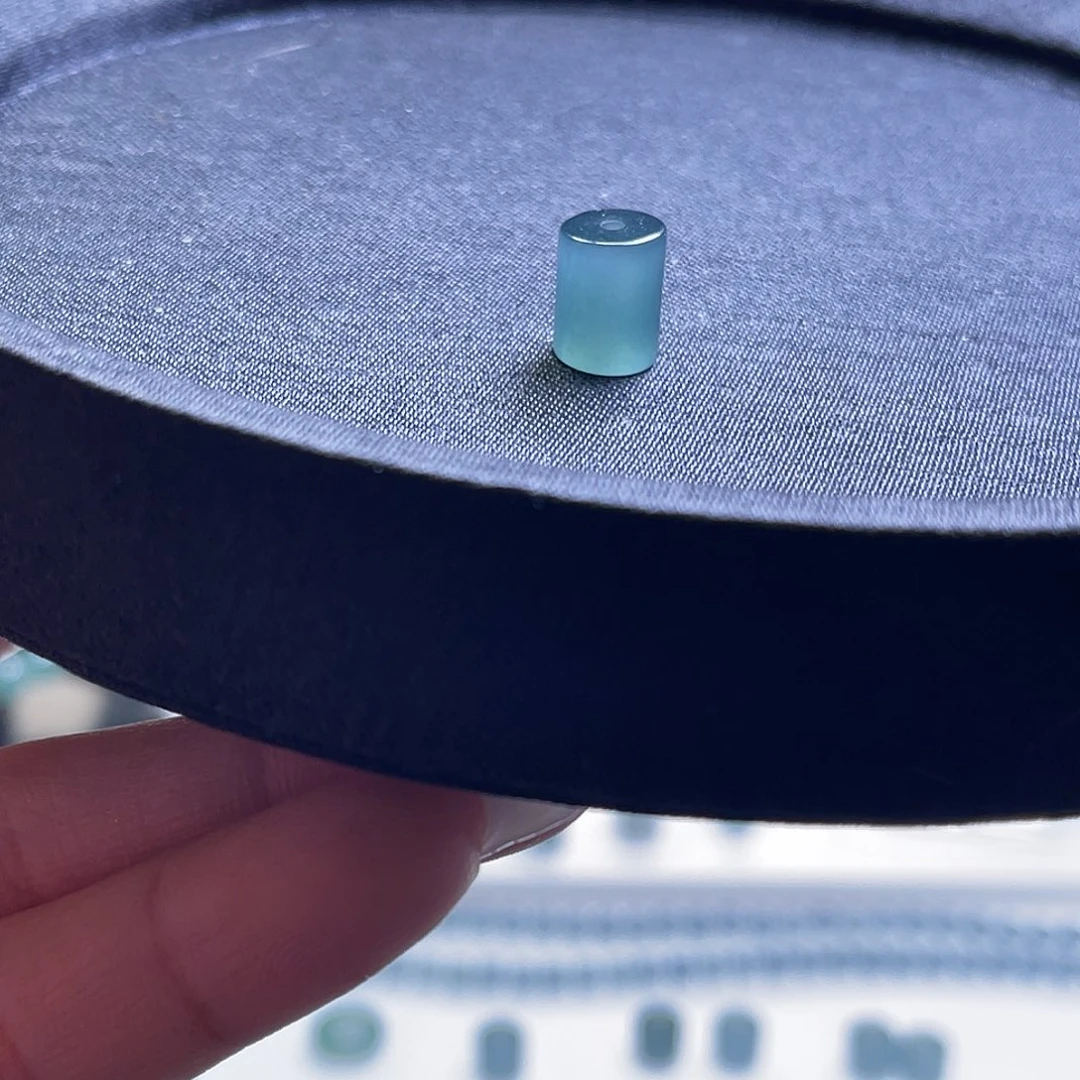翡翠散珠9.2*6.9mm桶珠一个