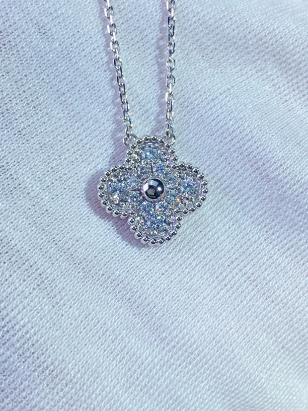 实验室培育钻石2-18K金满钻四叶草项链 经典 大方