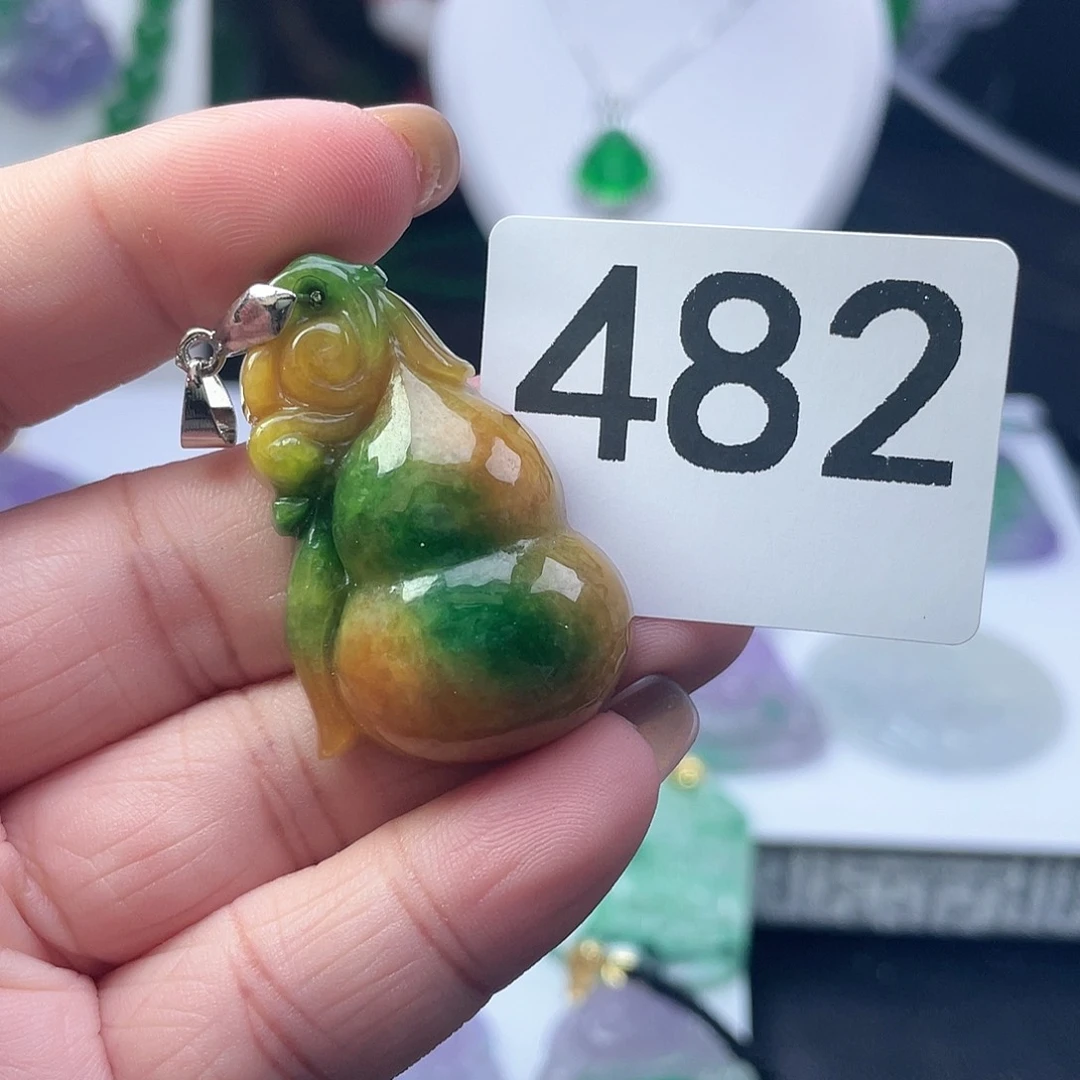 翡翠吊坠(赠链)未镶嵌