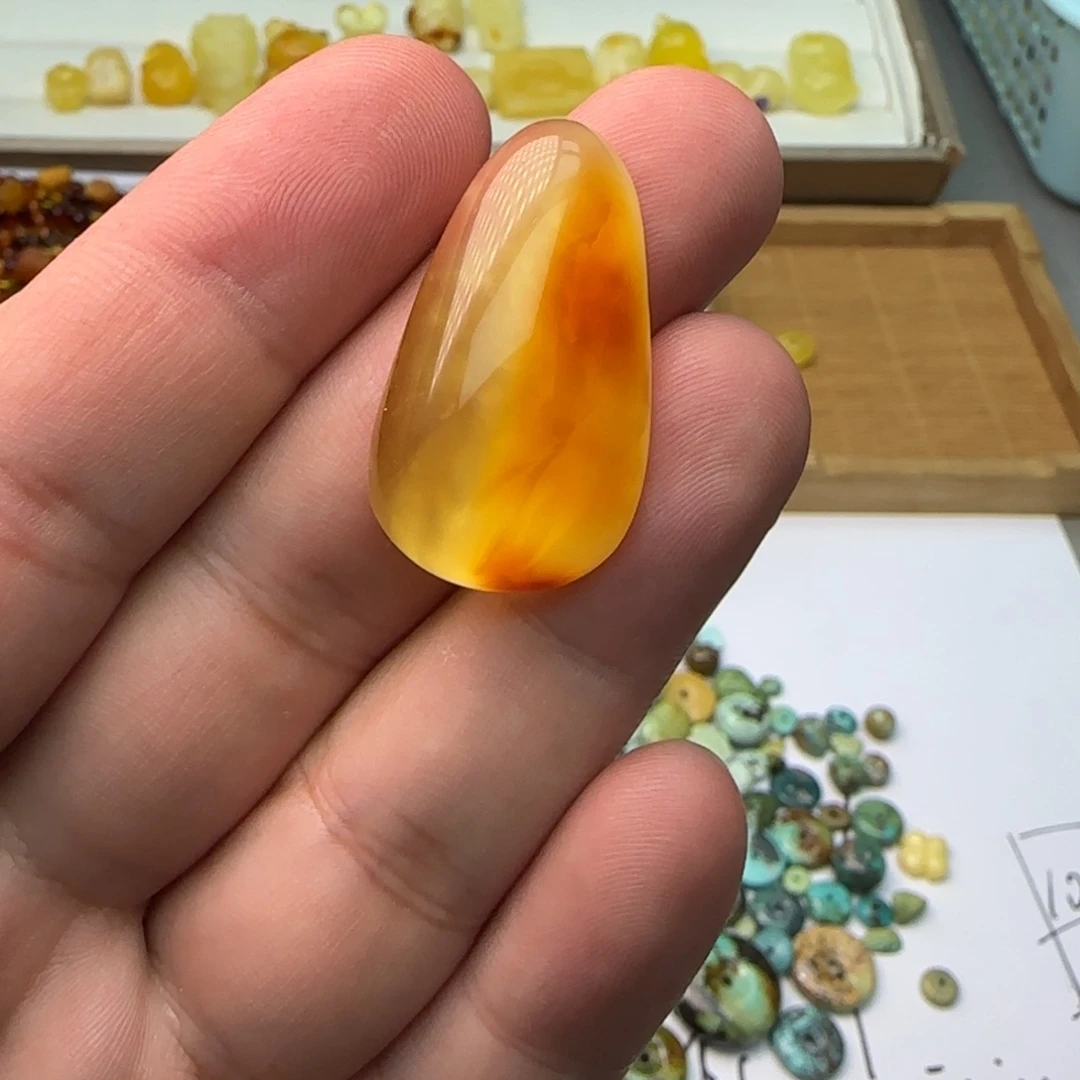 琥珀未镶嵌裸石3克