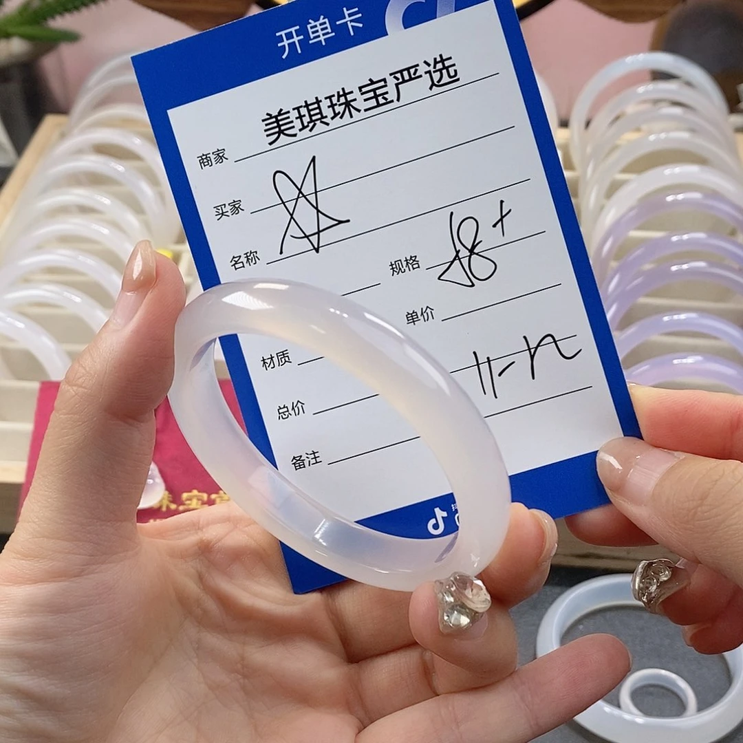 手镯玛瑙/玉髓未镶嵌?**.