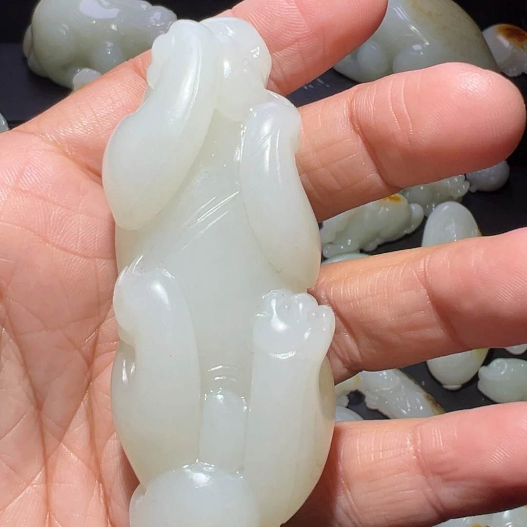 用***7和田玉未镶嵌颈饰