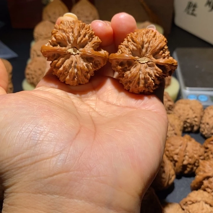 愛***い文玩核桃吊坠满天星