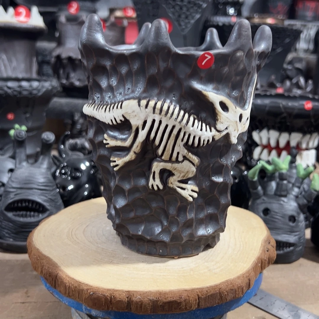 7号，口11.5高15.5手捏手刻