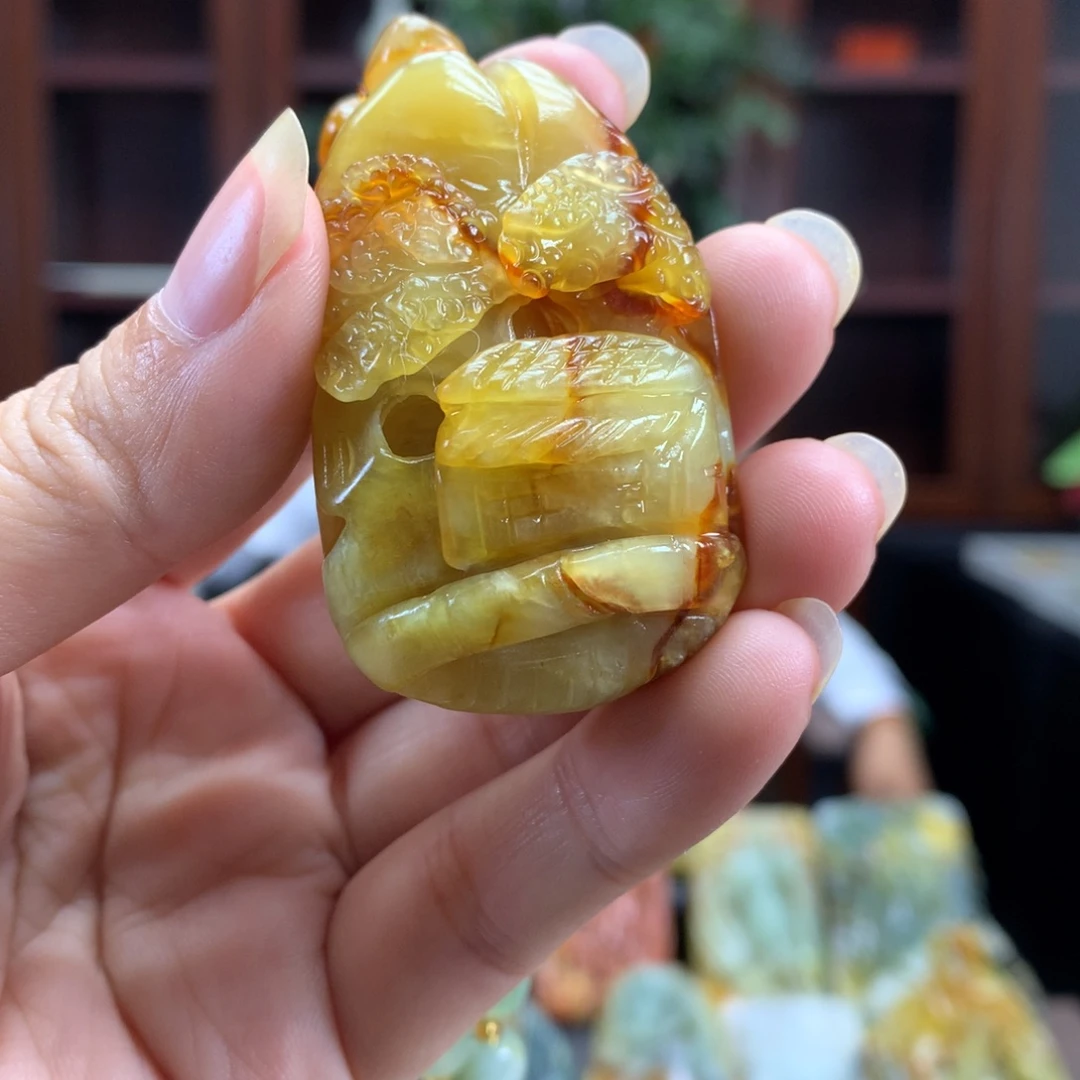 未镶嵌蛇纹石玉颈饰