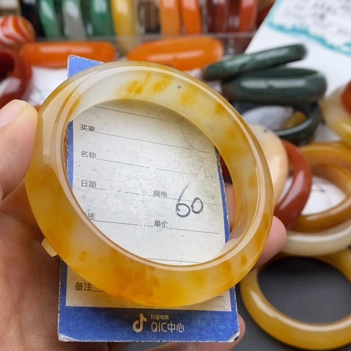 未镶嵌手镯石英质玉