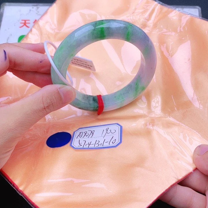 翡翠手镯未镶嵌我