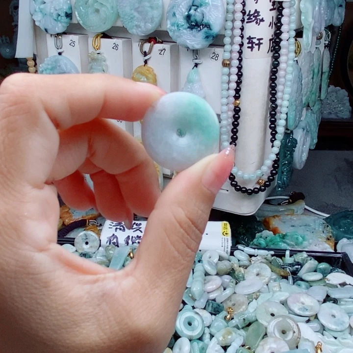 孤***Q翡翠未镶嵌颈饰翡翠