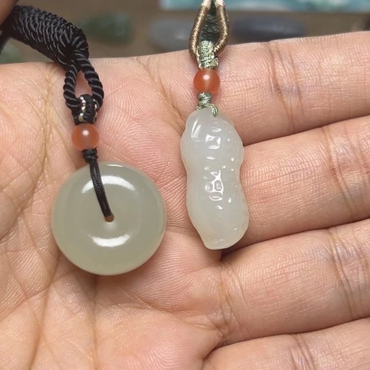 祝***.和田玉未镶嵌颈饰