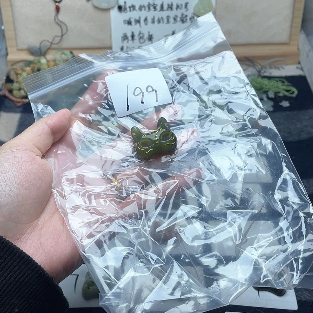 蛇纹石玉颈饰未镶嵌桃**茶