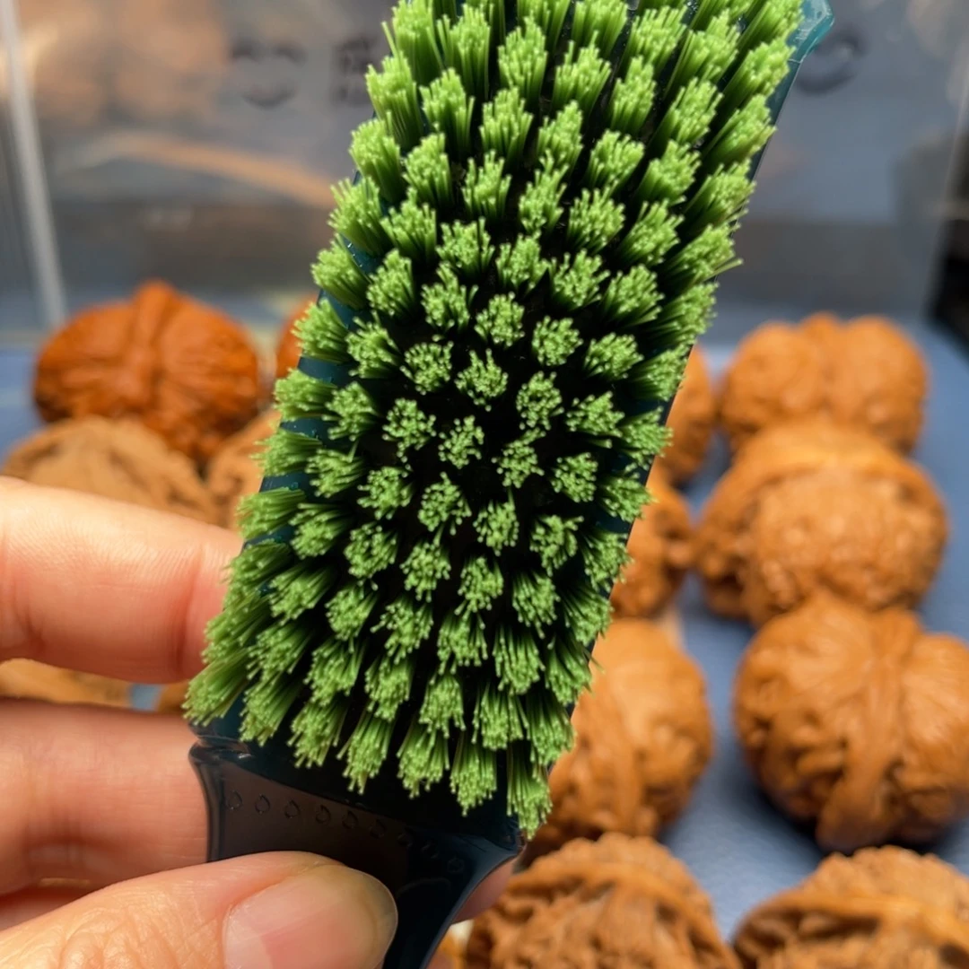 涽***鱼文玩核桃吊坠刷子1把