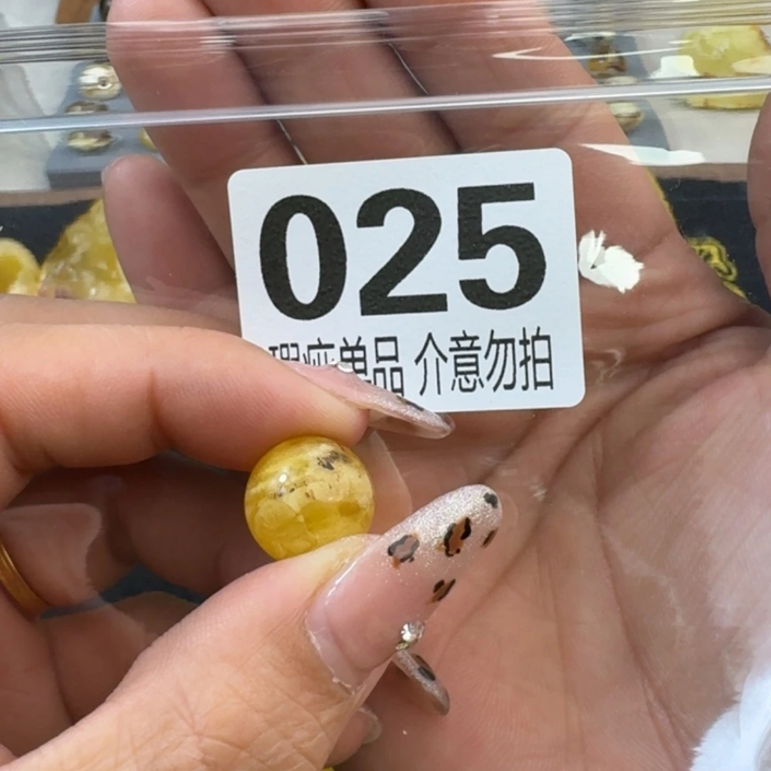 琥珀裸石未镶嵌灰*狼