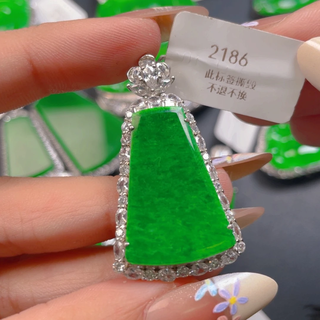 【闪购商品】颈饰银S925镶嵌翡翠翡翠