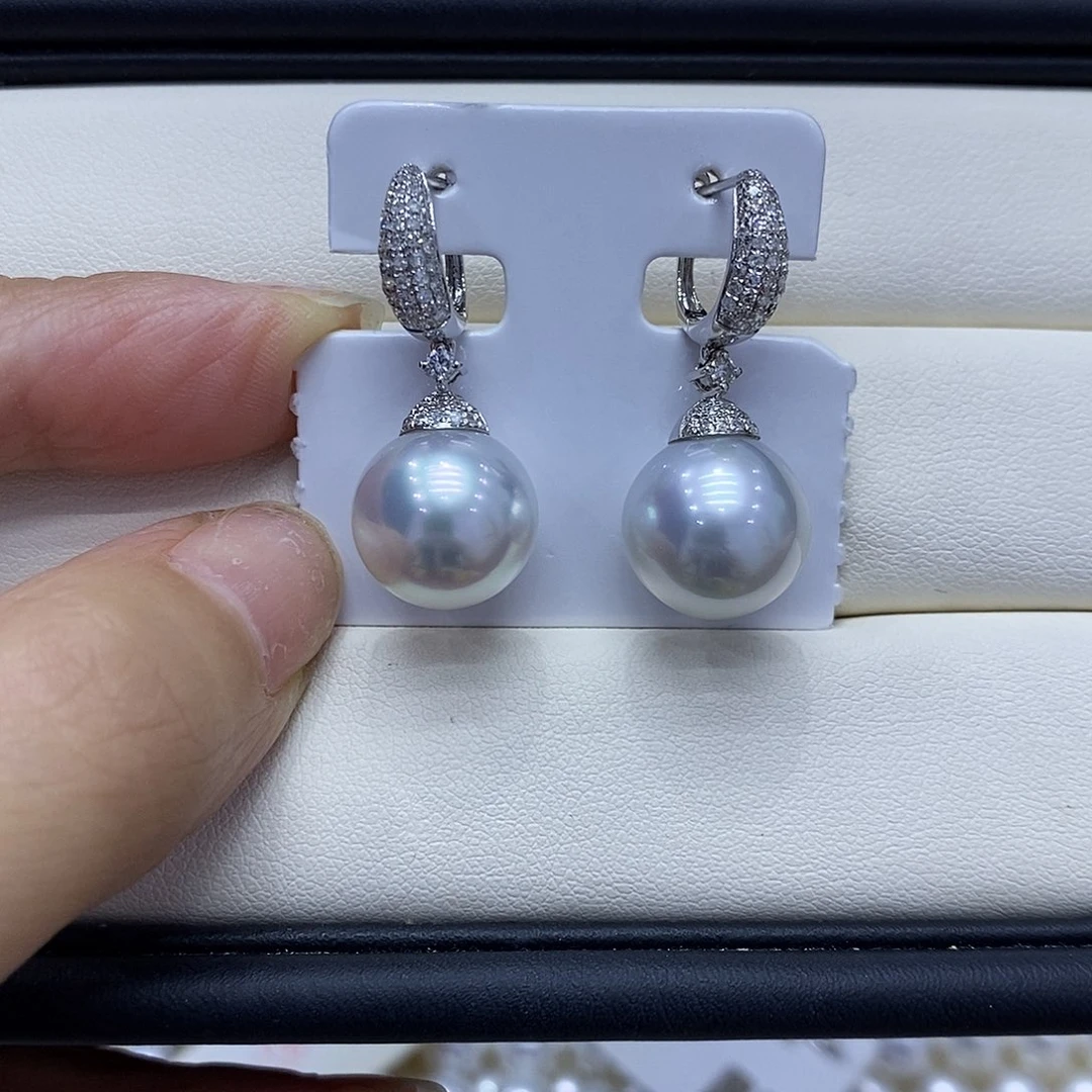 金***业18K金镶嵌耳饰海水珍珠近13点位澳白