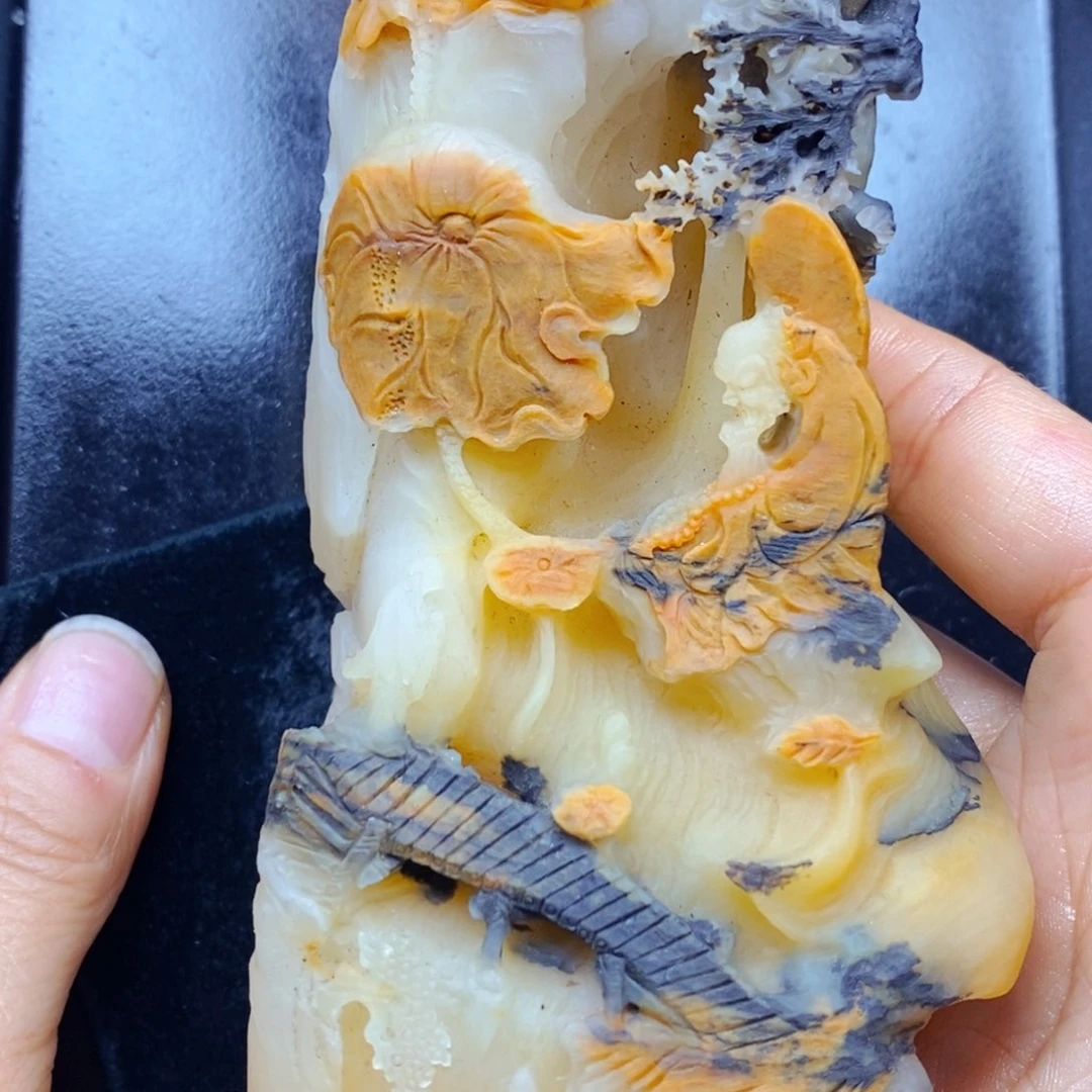 未镶嵌石英质玉（黄龙玉）颈饰