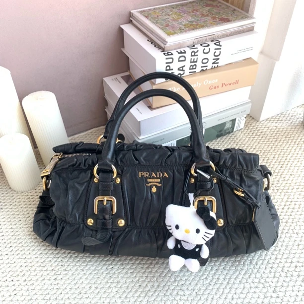 95新 Prada/普拉达 prada黑金褶皱手提斜挎包