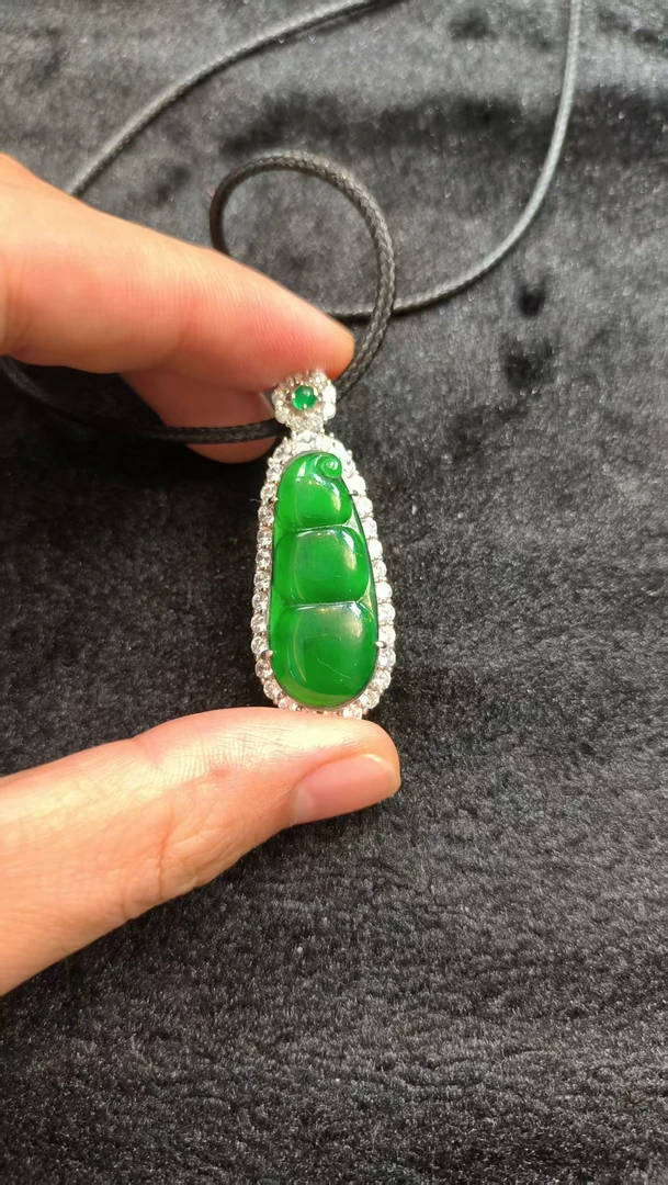 【福豆】天然翡翠A货阳绿吊坠