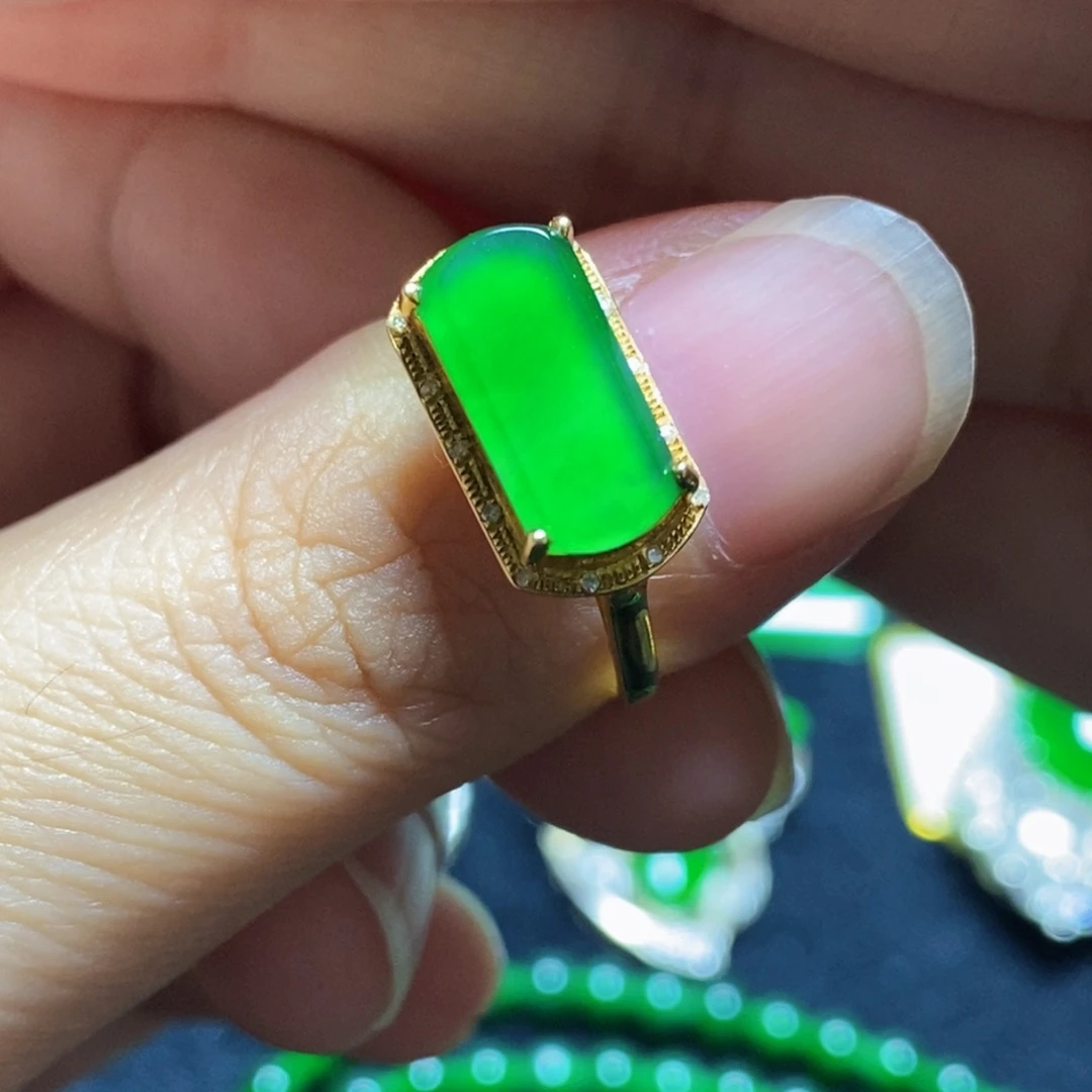 翡翠戒指18K金镶嵌天然翡翠