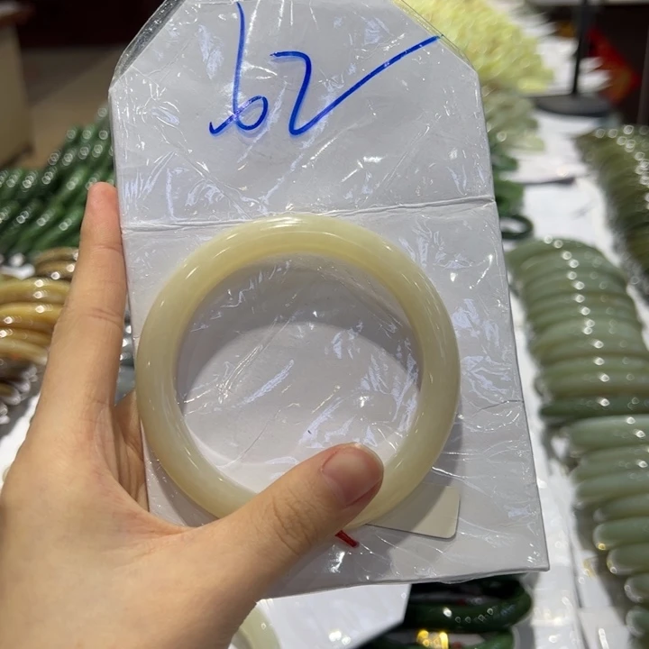 和田玉（糖玉）手镯未镶嵌小*糕