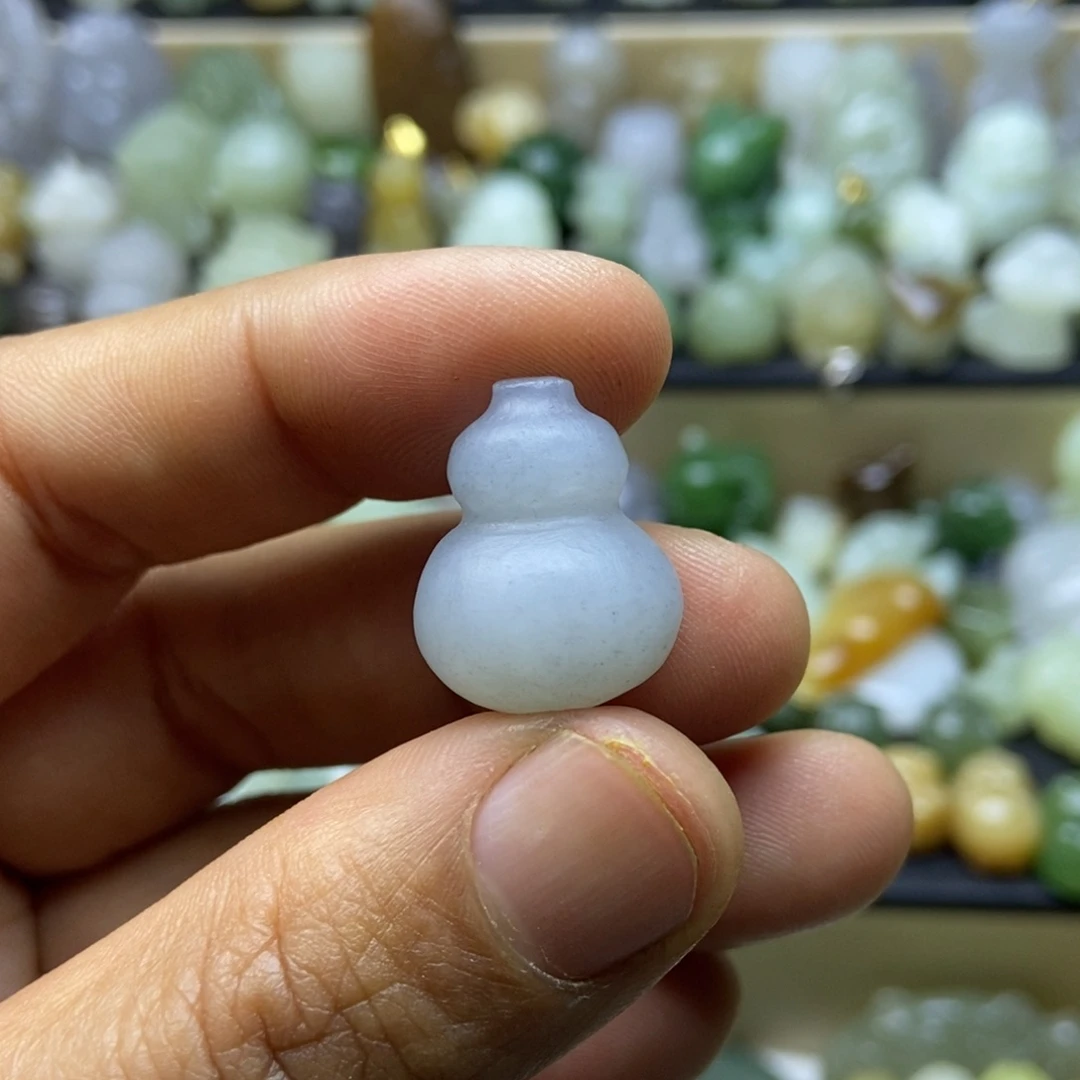 和田玉颈饰未镶嵌龙*