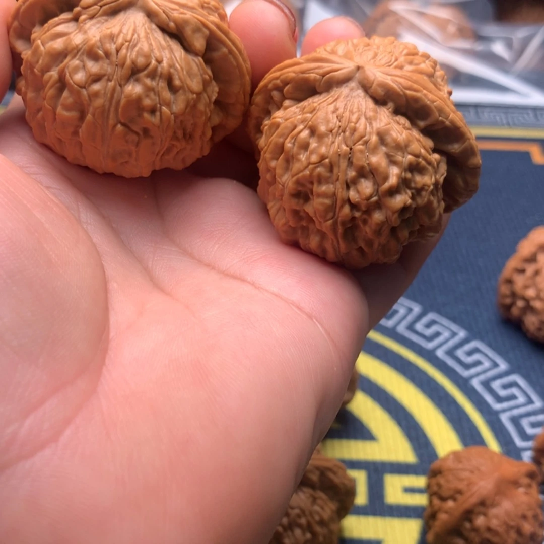【闪购商品】文玩核桃吊坠秋白狮子45