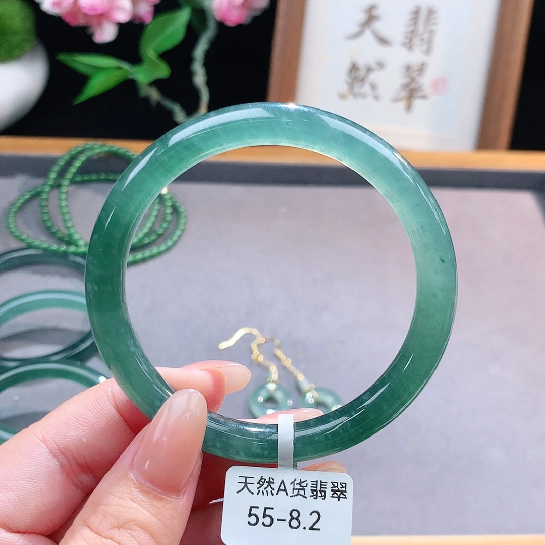 未镶嵌手镯（圆镯）翡翠