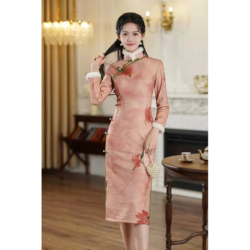1674 皮粉色 双边 大红花 旗袍