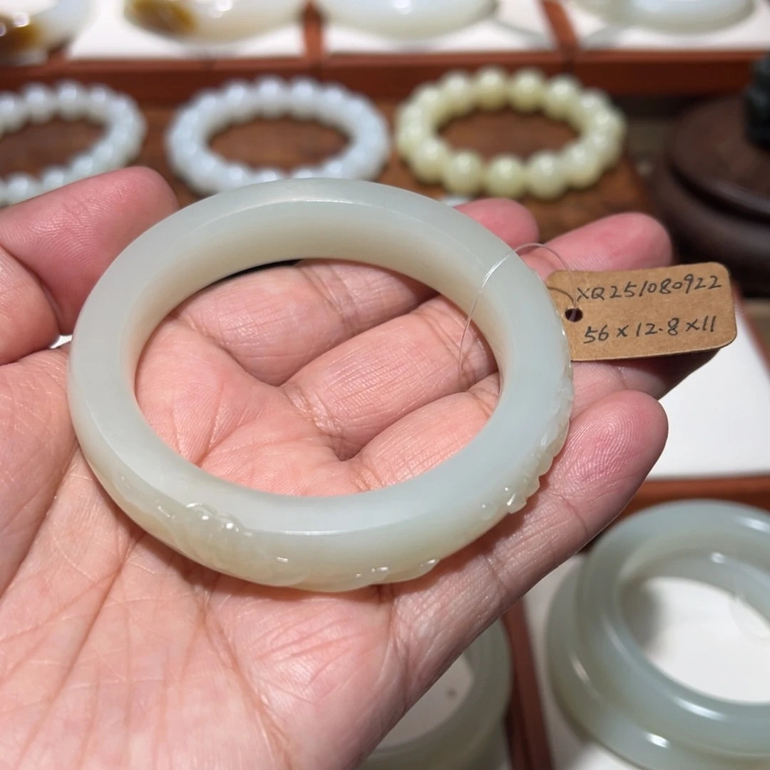 和田玉未镶嵌手镯