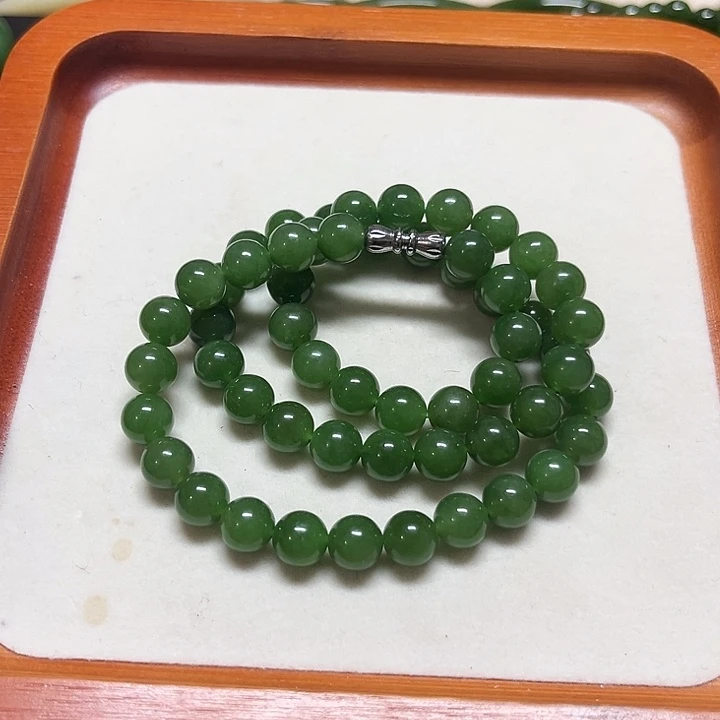 颈饰未镶嵌和田玉（碧玉）