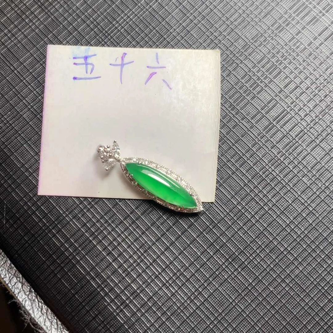 颈饰18K金镶嵌翡翠翡翠