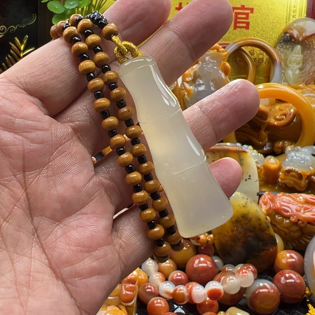 石英质玉未镶嵌颈饰