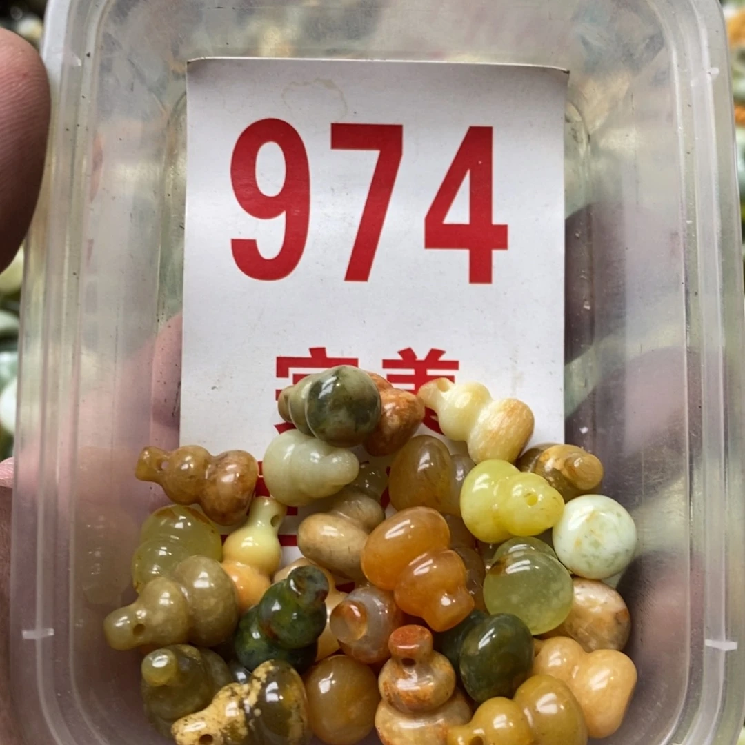 蛇纹石玉挂坠未镶嵌