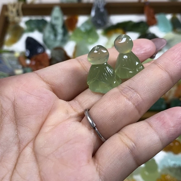 未镶嵌蛇纹石玉吊坠