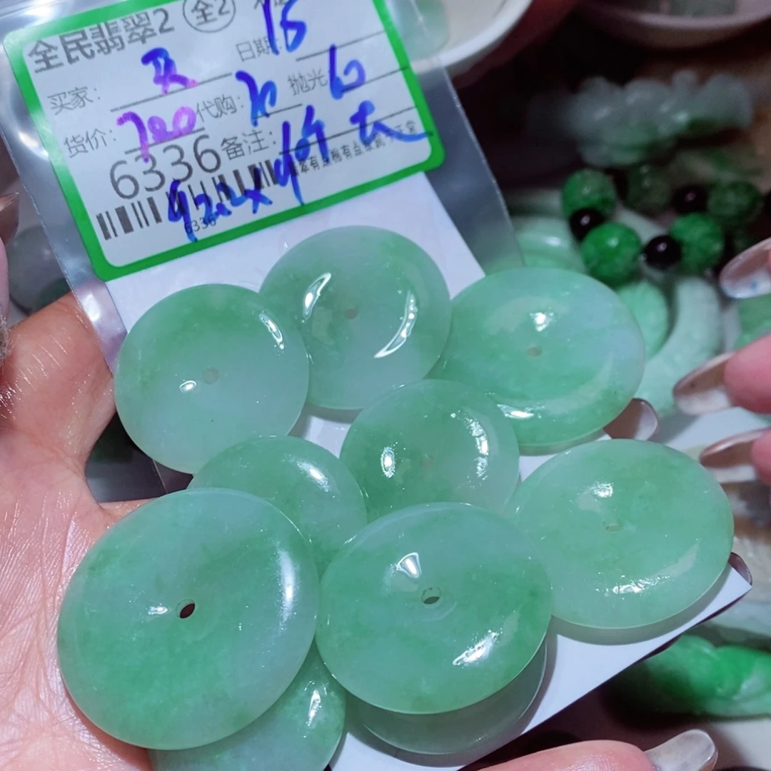 买***买翡翠未镶嵌颈饰翡翠