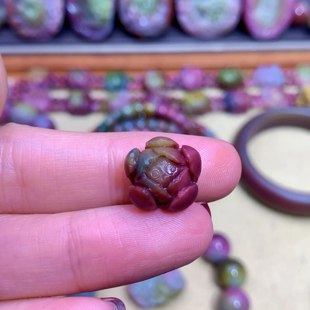 玛瑙未镶嵌挂件盐源