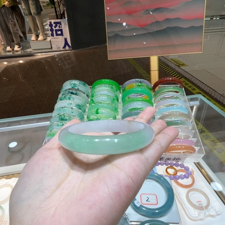 翡翠手镯未镶嵌翡翠手镯
