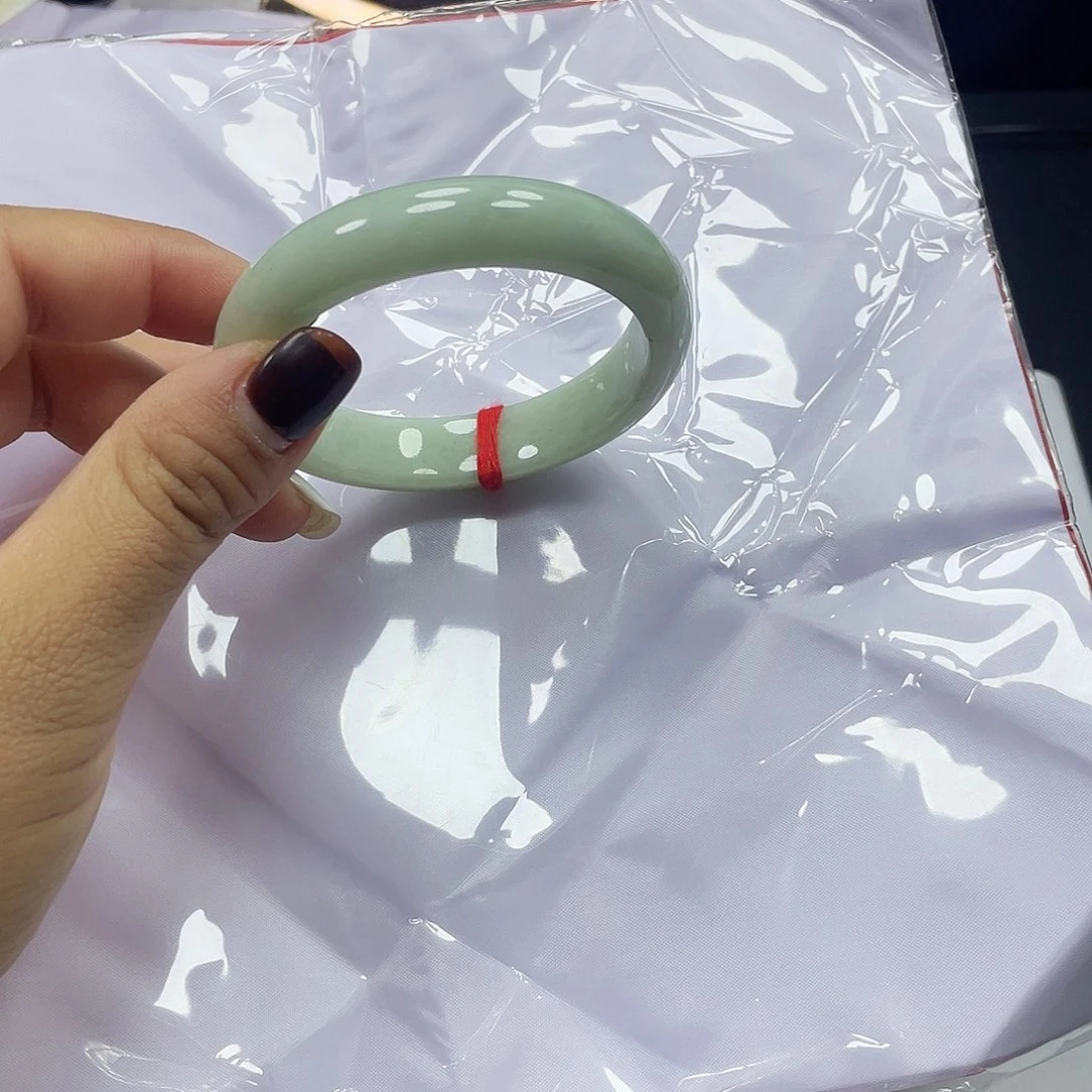 未镶嵌手镯翡翠丽丽