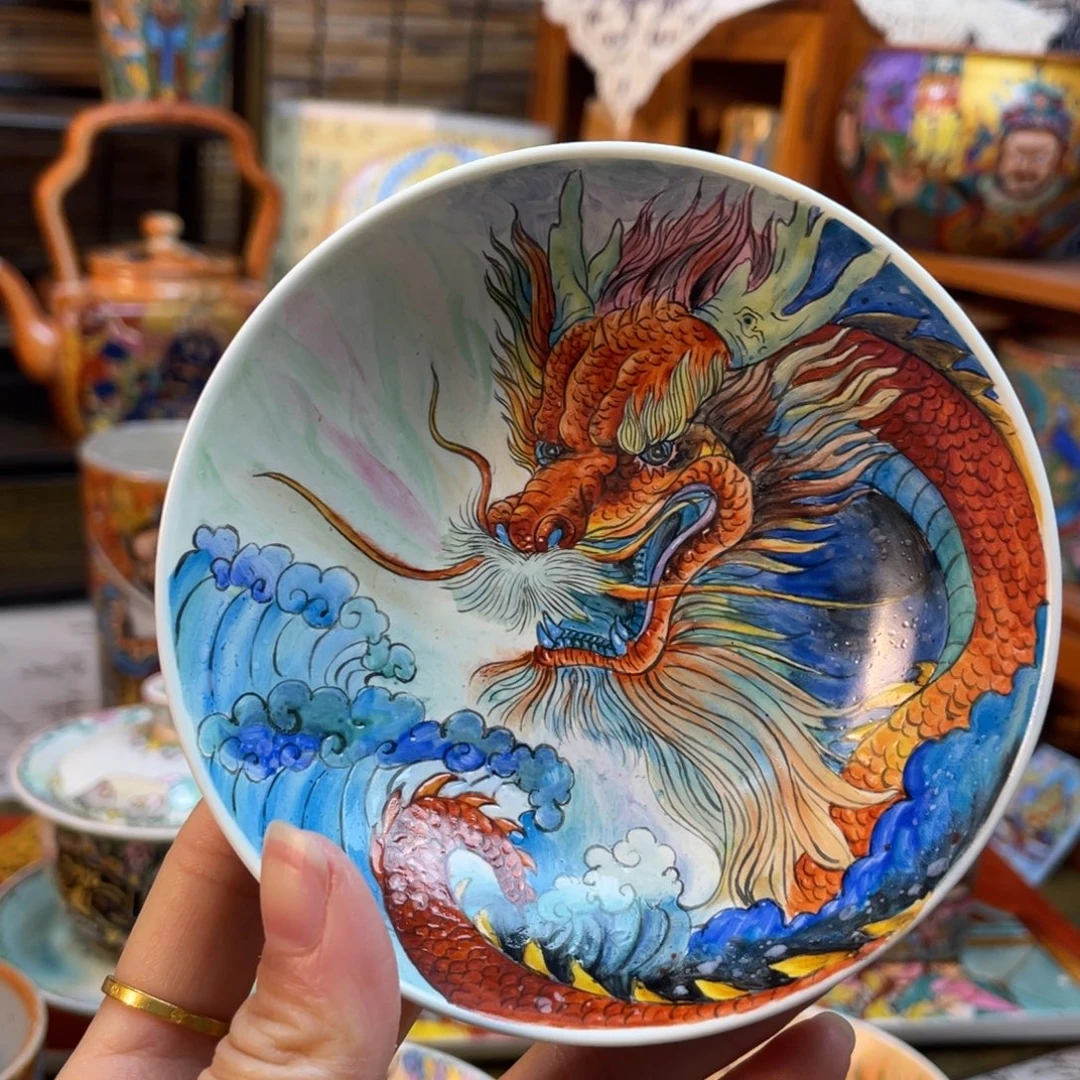 手绘粉彩国潮龙普洱